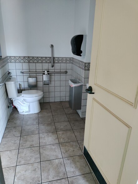 More Photos Of 29835 US Highway 19 N, Clearwater Restaurant For Lease