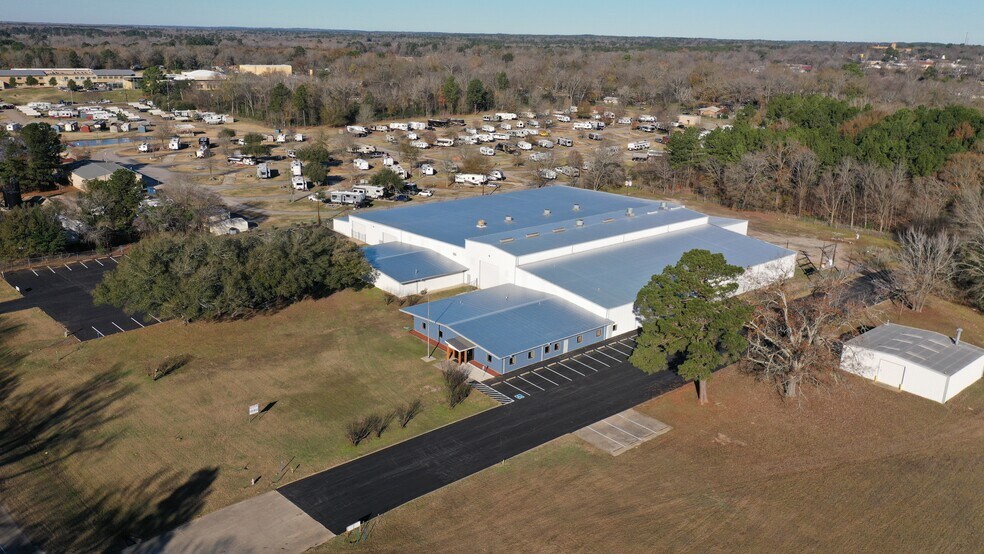 More Photos Of 600 S Loop 485, Gladewater Manufacturing For Lease