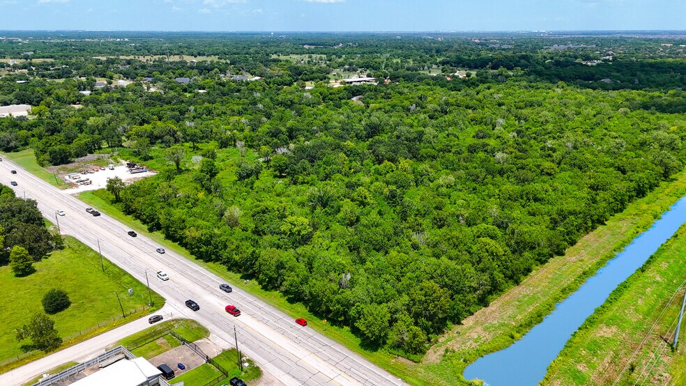 More Photos Of 0 Hwy 35 - CR 133 - 19.07ac, Alvin Land For Sale