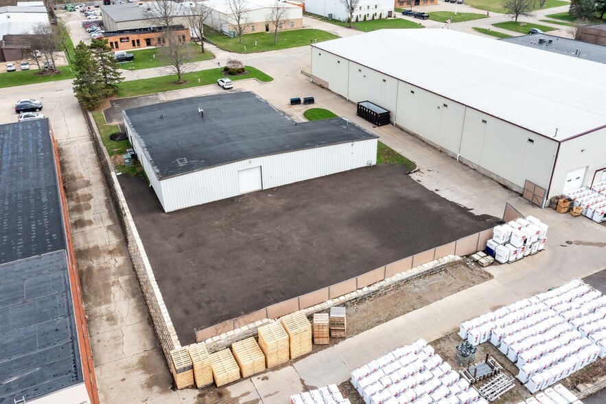 More Photos Of 9941 York Theta Dr, North Royalton Service For Lease