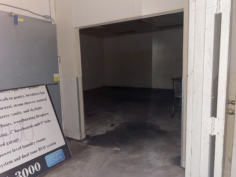 More Photos Of 5424-5428 25th St, Cicero Industrial For Sale