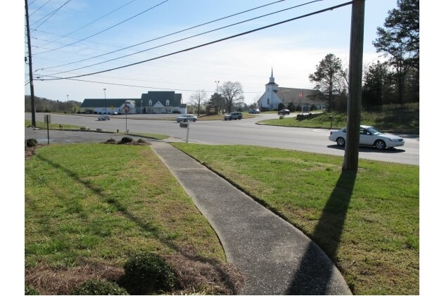 More Photos Of 1321 US Hwy 41 N, Calhoun Office For Lease