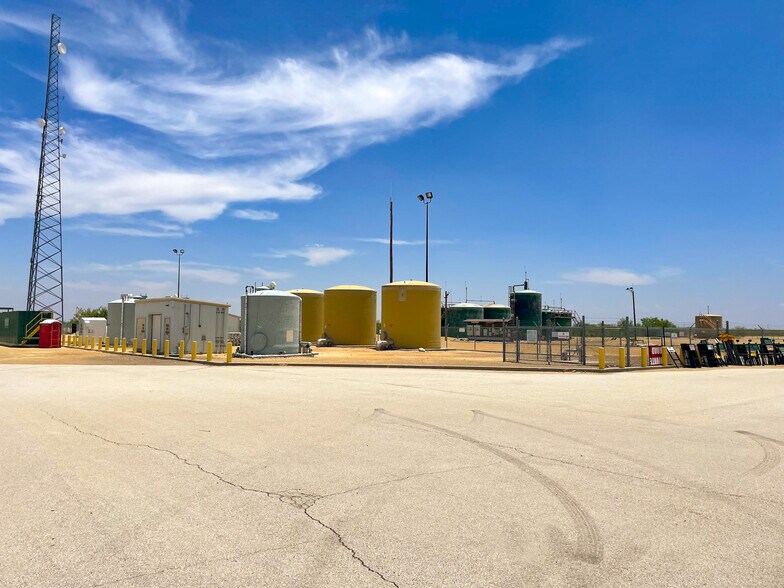 More Photos Of 2625 Co 180 rd, Garden City Manufacturing For Sale