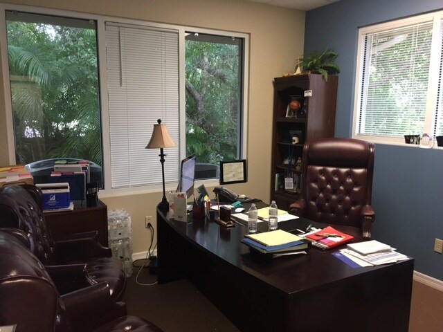 More Photos Of 202 N Rhodes Ave, Sarasota Office For Lease