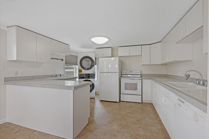 More Photos Of 1776 Jay St, Lakewood Apartments For Sale