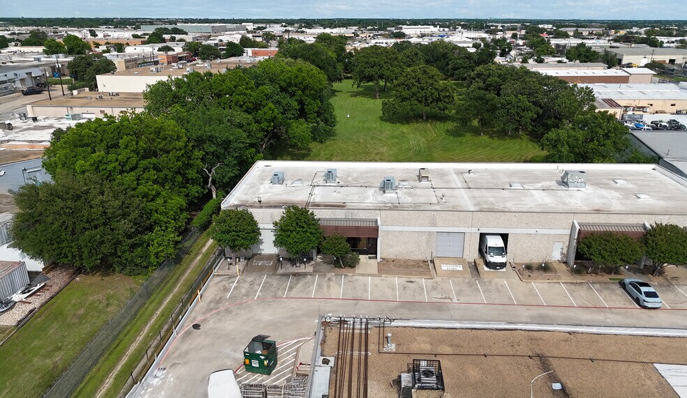 More Photos Of 10606 Shady Trl, Dallas Industrial For Sale