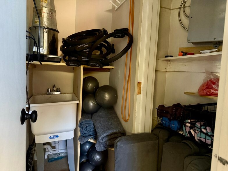 More Photos Of 104 Mill Hill Rd, Woodstock General Retail For Sale