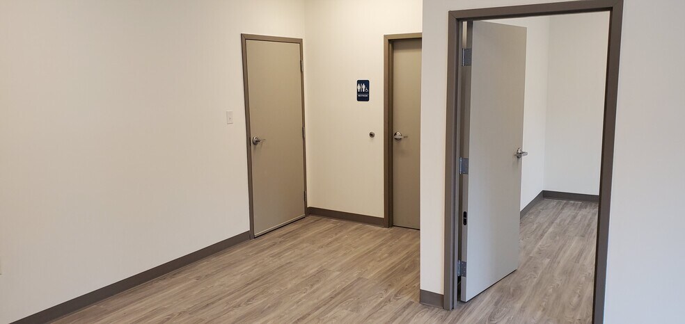 More Photos Of 2011 Corporate Dr, Wilmington Showroom For Lease