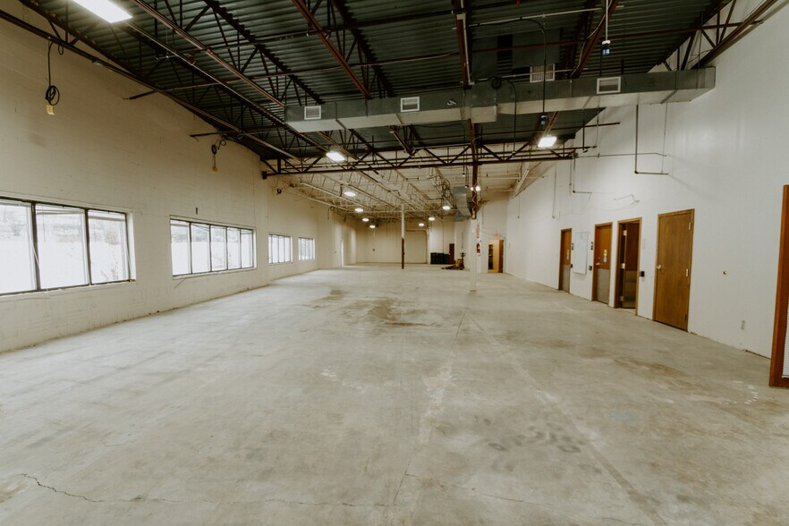 More Photos Of 5575-5599 W 78th St, Edina Research And Development For Lease