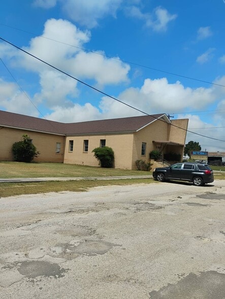More Photos Of 532 N Travis St, De Leon Religious Facility For Sale