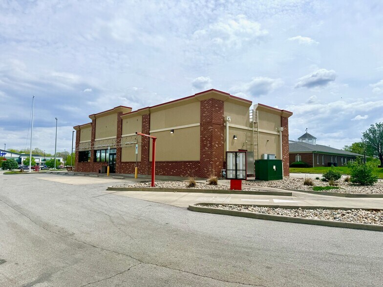 More Photos Of 500 N Giant City Rd, Carbondale Fast Food For Sale