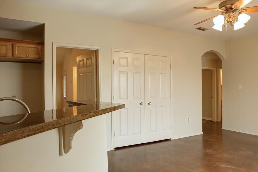 More Photos Of 141 Lindas Creek Ln, Weatherford Multifamily For Sale