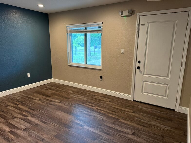 More Photos Of 20785 W McKinney Ave, Dunnellon Office For Sale