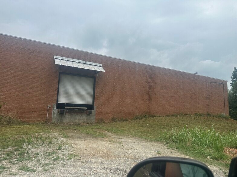 More Photos Of 720 E Main St, Lavonia Distribution For Lease