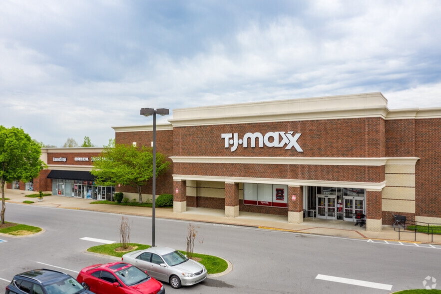 More Photos Of 535-555 Cool Springs Blvd, Franklin Unknown For Lease