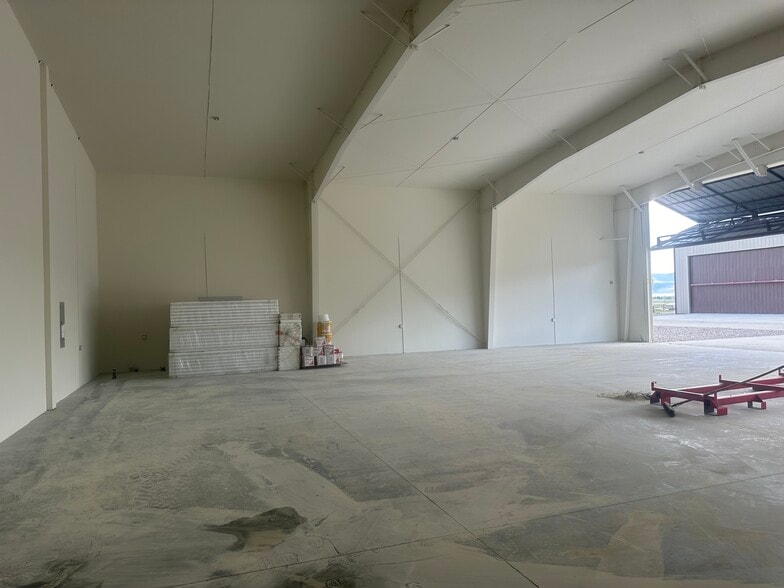 More Photos Of 34 Charlie Taxi Wy Way, Ennis Airplane Hangar For Sale