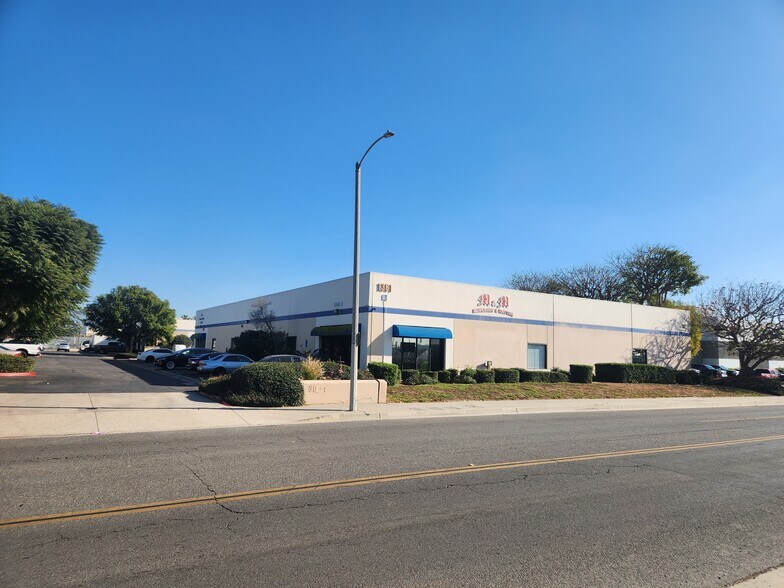 Primary Photo Of 1361 S Lyon St, Santa Ana Warehouse For Lease