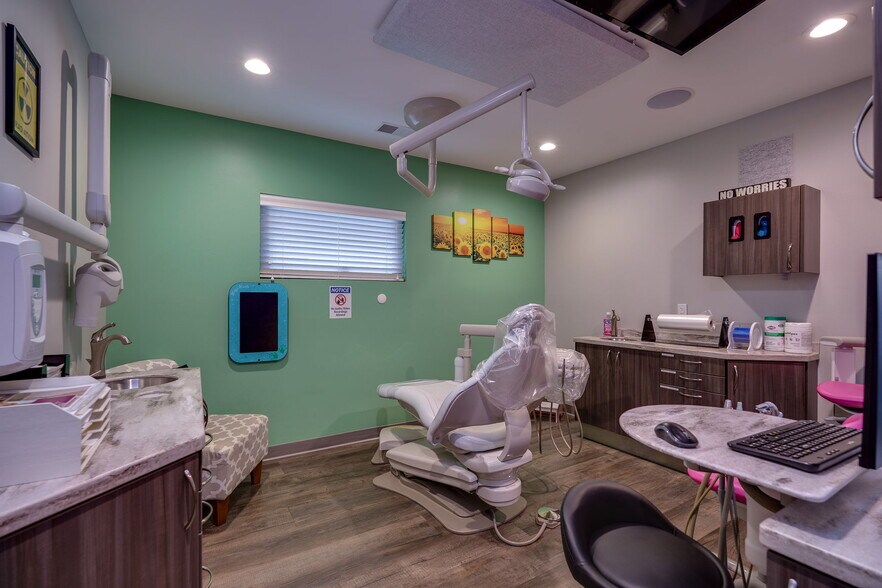 More Photos Of 5671 Far Hills Ave, Dayton Medical For Sale