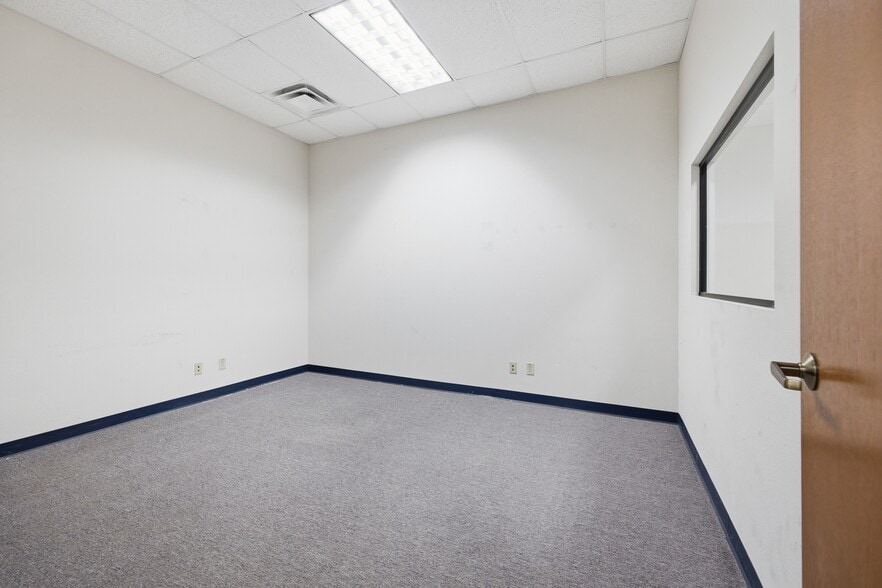 More Photos Of 3217 Cooke Way, Oklahoma City Light Distribution For Lease