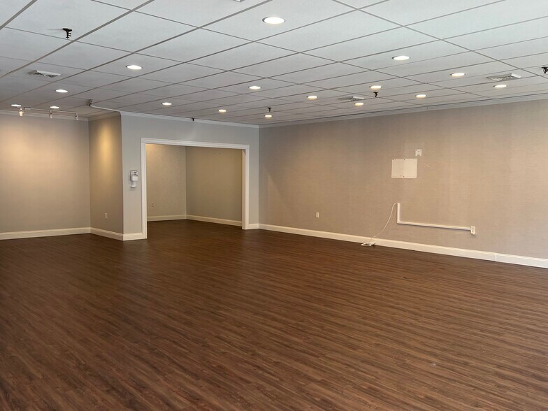 More Photos Of 730 Boston Post Rd, Sudbury Unknown For Lease