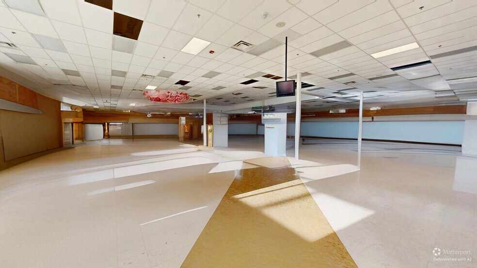 More Photos Of 14941 South Ave, Columbiana General Retail For Sale