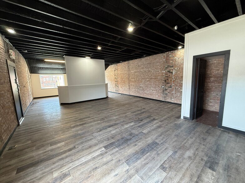 More Photos Of 1529 Grand Blvd, Kansas City Storefront Retail Office For Lease