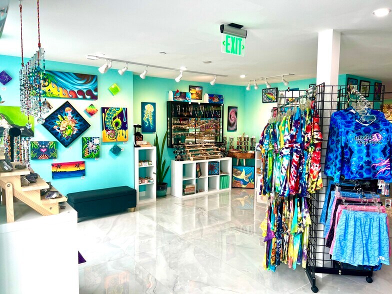 More Photos Of 91865 Overseas Hwy, Tavernier Storefront Retail Residential For Lease