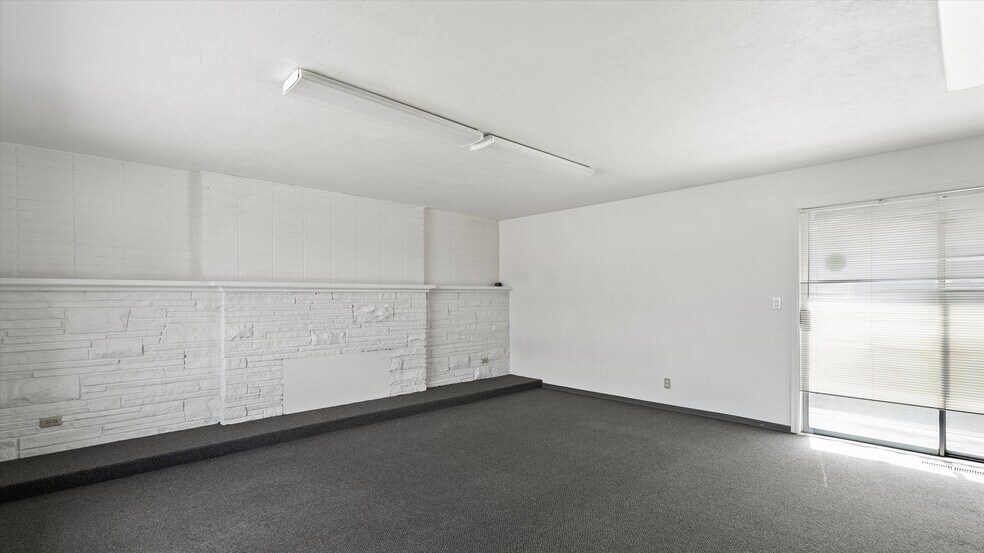 More Photos Of 5804 W Clearwater Ave, Kennewick Freestanding For Sale