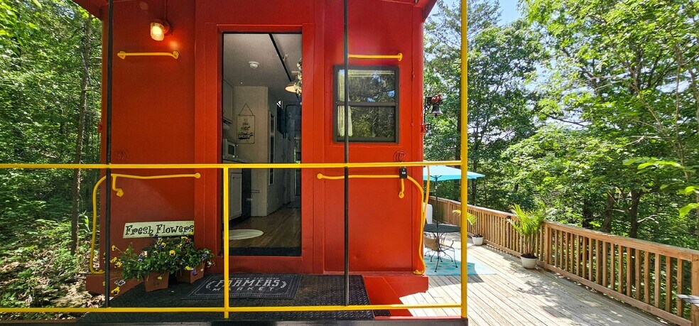 More Photos Of County Road 222, Eureka Springs Hotel For Sale