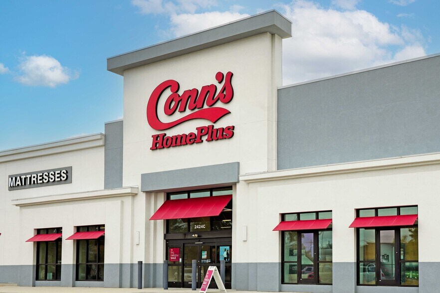 More Photos Of 2424 Manhattan Blvd, Harvey Freestanding For Sale