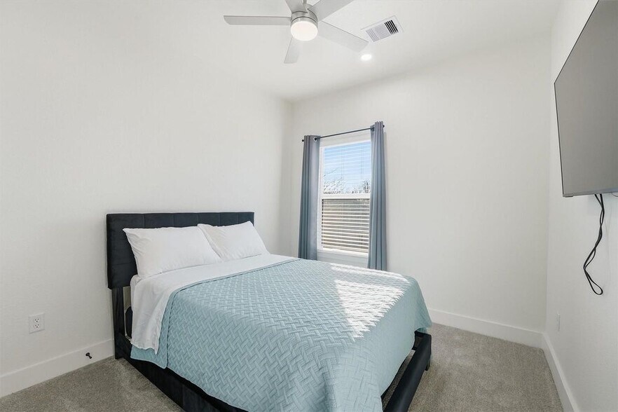 More Photos Of 7908 Brandon St, Houston Multifamily For Sale