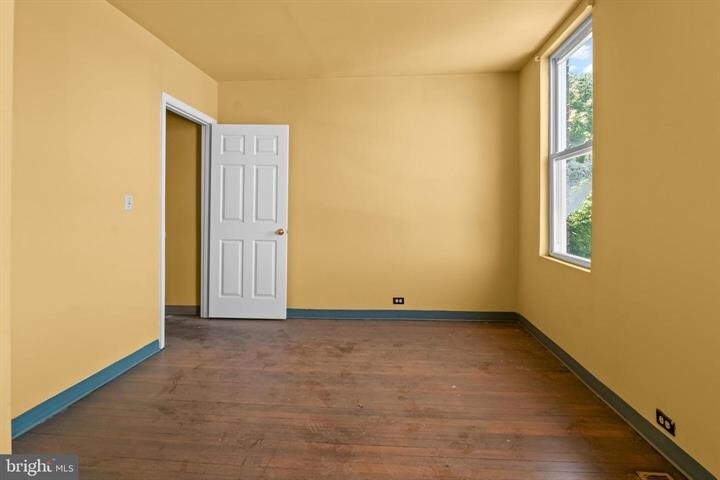 More Photos Of 301 S Ann St, Baltimore Storefront Retail Residential For Sale