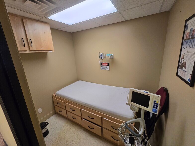 More Photos Of 427-433 Carriage Dr, Beckley Medical For Sale