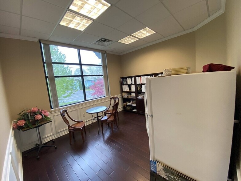 More Photos Of 42500 Eleven Mile Rd, Novi Medical For Lease