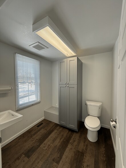 More Photos Of 5761 Lower York Rd, New Hope Storefront Retail Residential For Lease