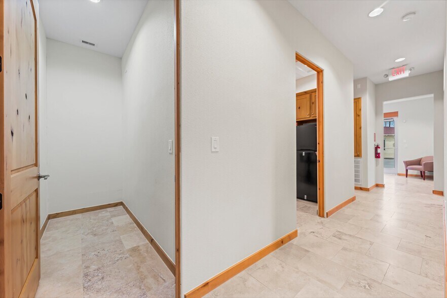 More Photos Of 25329 Budde Rd, The Woodlands Unknown For Lease