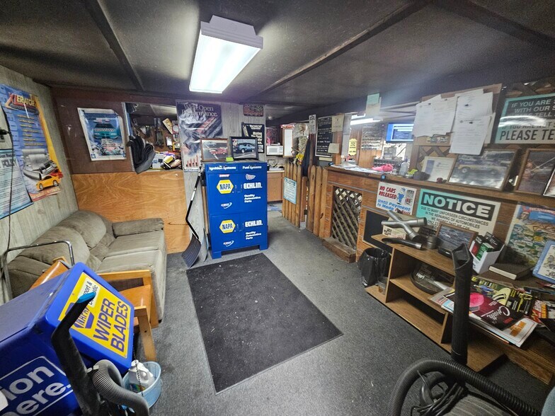 More Photos Of 1737 S Burlington Rd, Bridgeton Flex For Sale