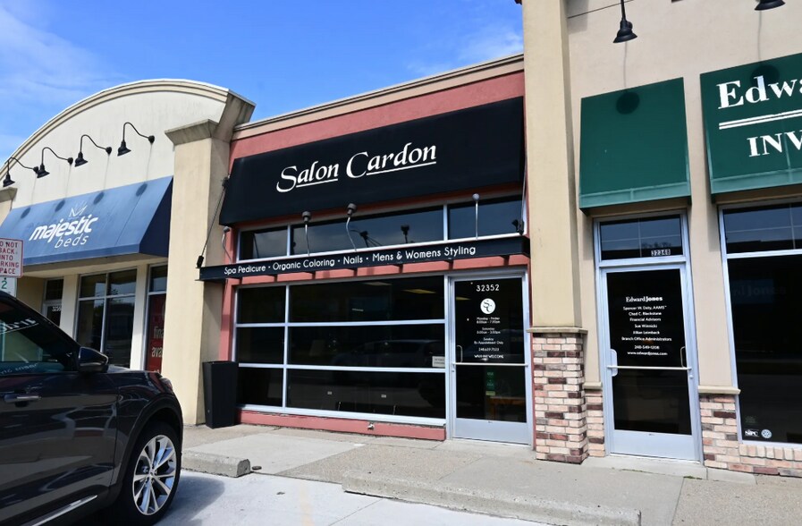 More Photos Of 32352 Woodward Ave, Royal Oak Storefront For Lease