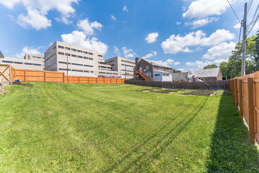 More Photos Of 2619 W 9th St, Chester Office For Lease