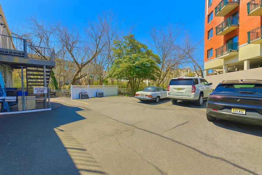 More Photos Of 151 E Prospect Ave, Mamaroneck Storefront Retail Residential For Lease