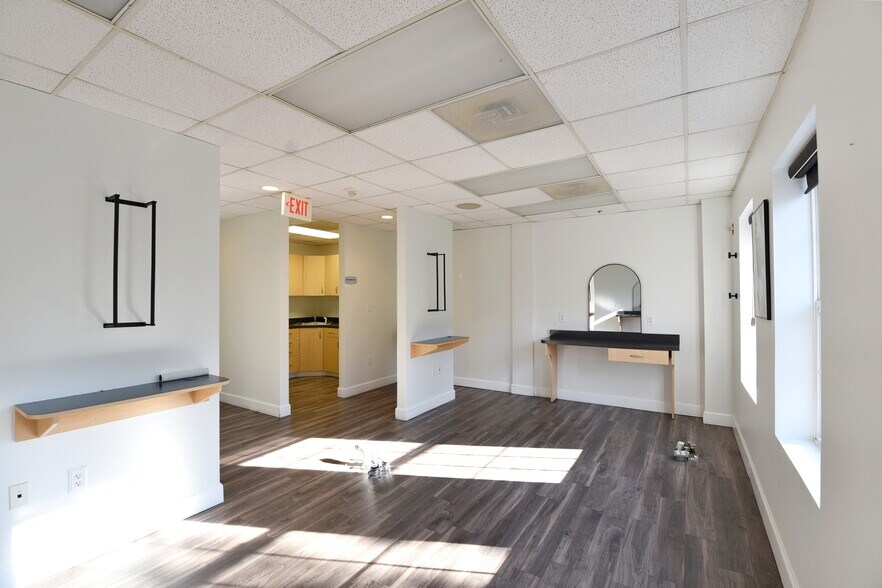 More Photos Of 13895 Hedgewood Dr, Woodbridge Medical For Sale
