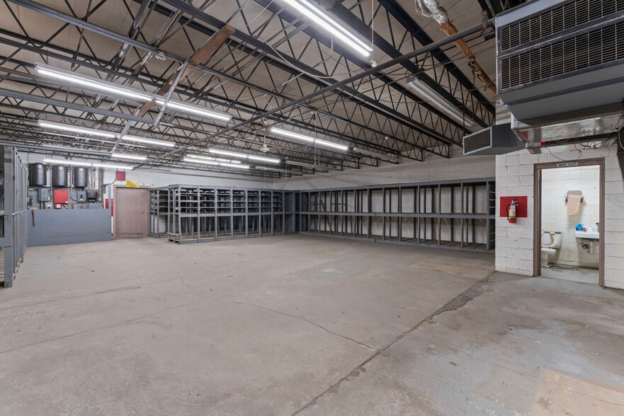 More Photos Of 2305 Branch Rd, Flint Manufacturing For Lease