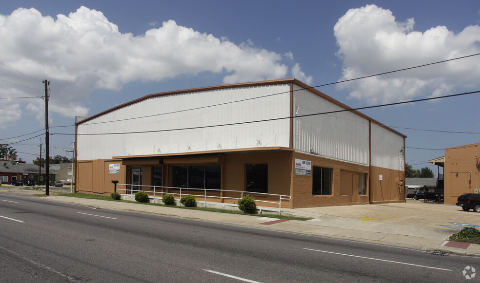 Primary Photo Of 3401 Jefferson Hwy, Jefferson Freestanding For Lease