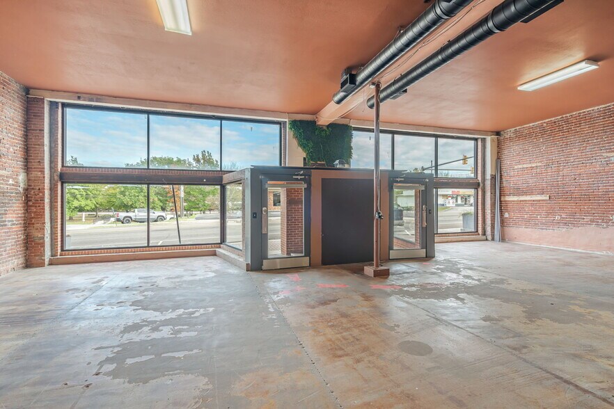 More Photos Of 824 Tennessee Ave, Etowah Storefront Retail Office For Sale