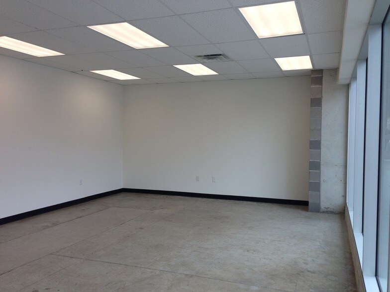 More Photos Of 500 W Martin Luther King Blvd, Austin Office For Sale