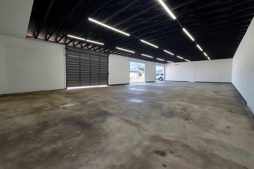 More Photos Of 859 NE 44th St, Oakland Park Warehouse For Lease