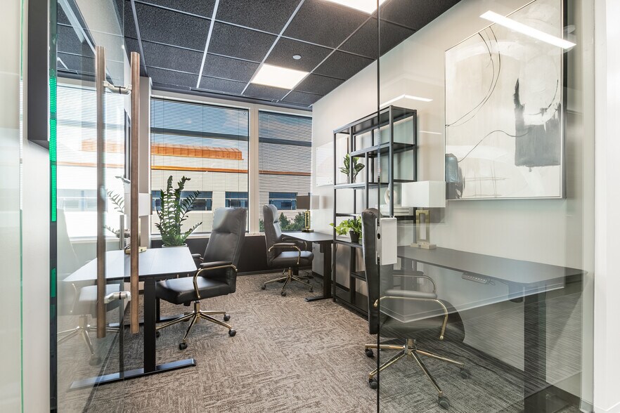 More Photos Of 2325 E Camelback Rd, Phoenix Office For Lease