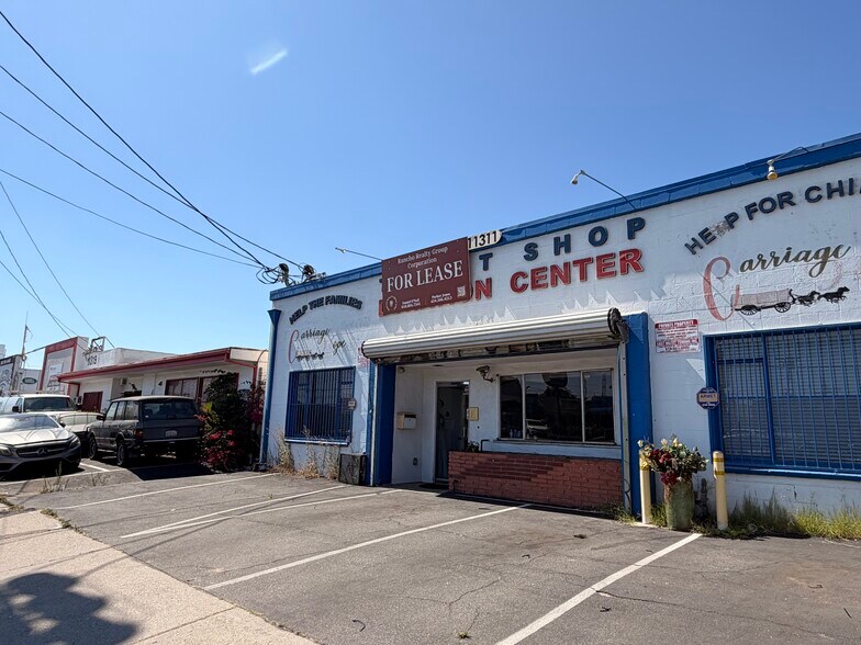 More Photos Of 11311 Vanowen St, North Hollywood Manufacturing For Lease