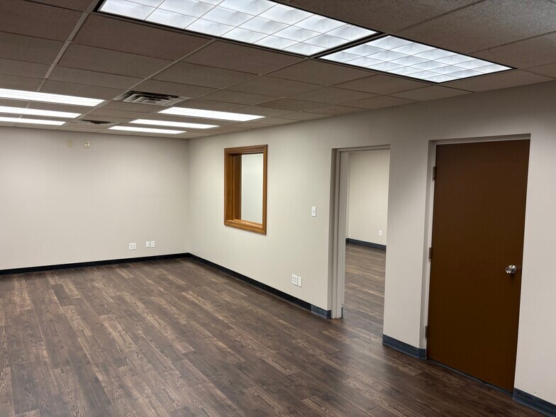 More Photos Of 1359 E Hanthorn Rd, Lima Light Distribution For Lease