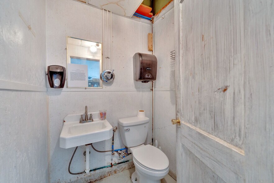 More Photos Of 343 Sullivan St, Kingsport Storefront For Sale